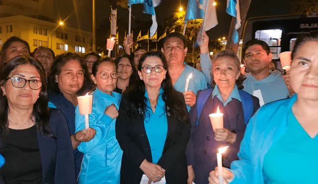 Enfermeras realizaron vigilia frente al Congreso. Foto: Cristina Gálvez