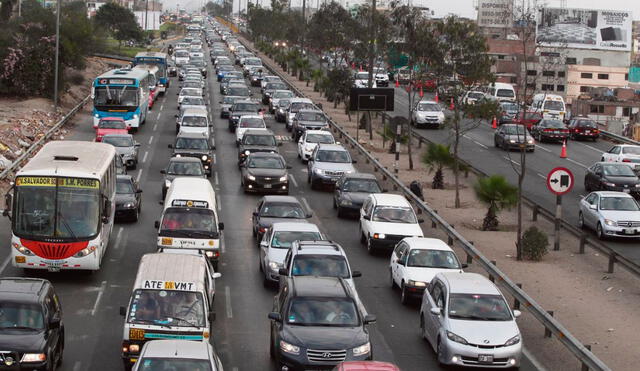 La moción del Congreso solicita medidas urgentes para mejorar la seguridad y eficiencia del sistema de transporte urbano. Foto: LR