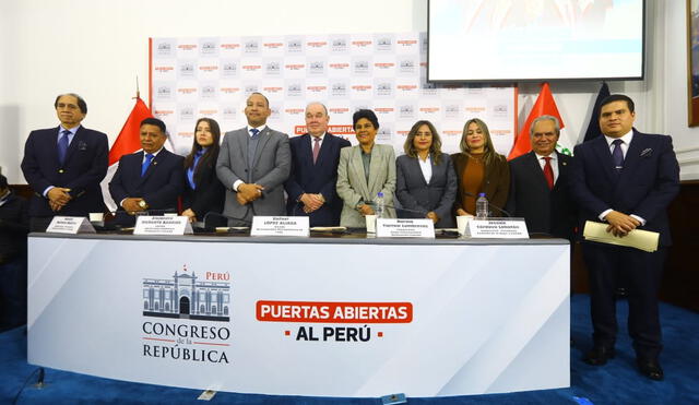 Estuvo previsto que asista el alcalde de Lima al encuentro. El vocero de la bancada dice que no encuentra controversia a este asunto. Foto: Congreso