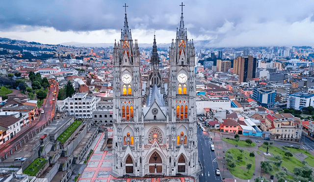 Además de destacarse en el sector inmobiliario, esta ciudad alberga el centro histórico más grande de América. Foto: Turismo en Colombia.