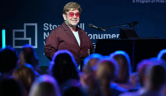 Elton John recibe el reconocimiento de la revista Time.