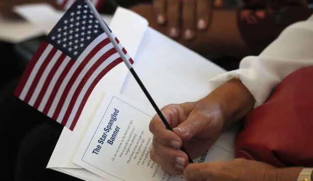 El examen de ciudadanía evalúa el conocimiento sobre la historia, gobierno y principios de EE.UU. Foto: Los Angeles Times