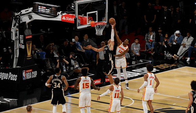 Los Bucks clasificaron a la final de la NBA Cup tras remontarle el juego a los Hawks. Foto: AFP