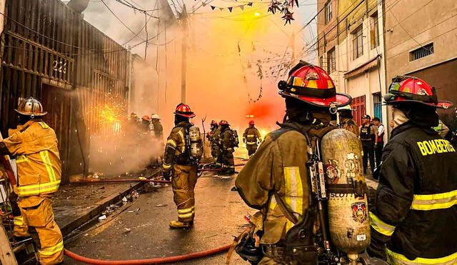 Incendio cerca a Palacio de Justicia en La Victoria