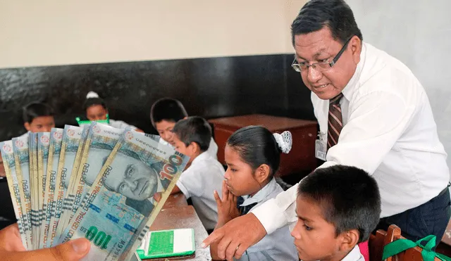 Docentes recibirán además aumento de sueldo en 2025. Foto: composición LR