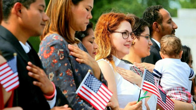 USCIS establece distintos requisitos de elegibilidad para la obtención de la naturalización de inmigrantes en USA. Foto: Composición LR/Directorio Cubano