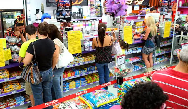 Party City se encuentra al borde de la bancarrota por segunda vez en dos años. Foto: composición LR/AFP.