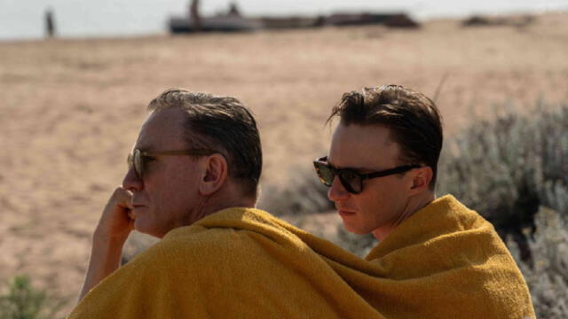 Daniel Craig y Drew Starkey en escena de 'Queer' del director Luca Guadagnino. Foto: difusión