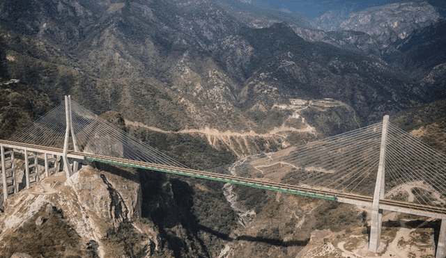 El puente más alto de América Latina fue inaugurado en 2012, durante los festejos por el bicentenario de la independencia de este país. Foto: Ingeniería por el mundo.