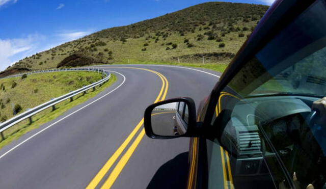 El bloguero Carlos Nómada resalta la viabilidad del trayecto, además de considerar las carencias en las carreteras. Foto: Revista Nitro