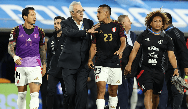 Jorge Fossati asumió las riendas de la selección peruana a inicios del 2024. Foto: AFP