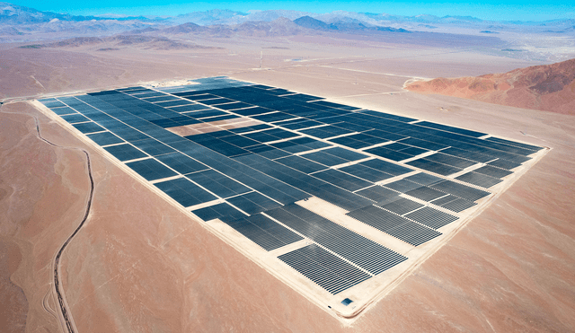 Colbún y Tesla han firmado un acuerdo para implementar el proyecto Celda Solar, que utilizará baterías Megapack y buscan abastecer a más de 50.000 hogares. Foto: Colbún