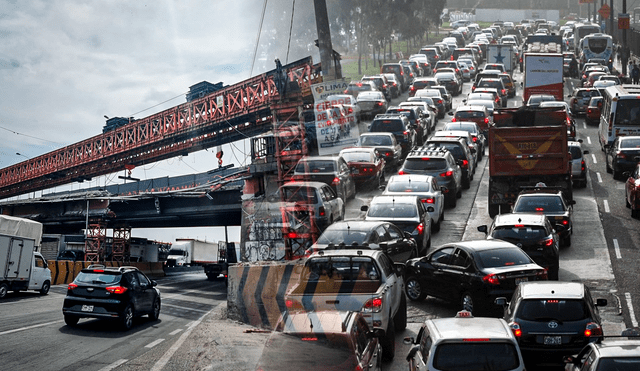 Contínuos cierren han ocasionado gran congestión vehicular en la Vía de Evitamiento. Foto: composición de Gerson Cardoso/La República/Andina