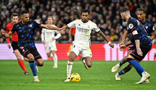 De ganarle al Sevilla, Real Madrid se pondría a un punto de Atlético de Madrid, nuevo líder de LaLiga. Foto: AFP