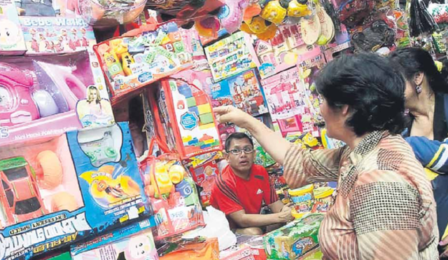 Consumo. Los peruanos ajustan sus presupuestos, mientras las mypes y sectores tradicionales innovan con estrategias digitales y productos personalizados. Foto: La República