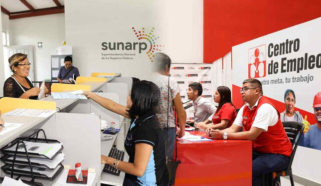 Las vacantes de Sunarp están orientadas a profesionales con títulos técnicos o universitarios en áreas afines. Foto: composición LR/Andina