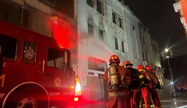 El edificio donde ocurrió el siniestro es un hotel abandonado que ya había sufrido un incendio años atrás. Foto: La República.