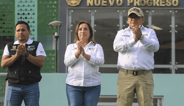 Presidenta Dina Boluarte junto a Santiváñez inauguró una comisaría en Villa María del Triunfo. Foto: Presidencia