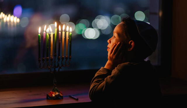 Hanukkah, o la Fiesta de las Luces, es celebrada anualmente por las comunidades judías de todo el mundo. Foto: Univisión