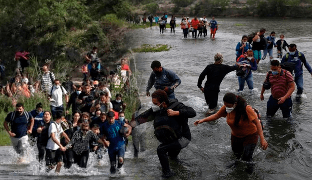 La investigación revela que las políticas de disuasión, como la Operación Lone Star de Texas, han forzado a los inmigrantes a usar rutas más peligrosas. Foto: Diario la Verdad de Vargas / Primicia