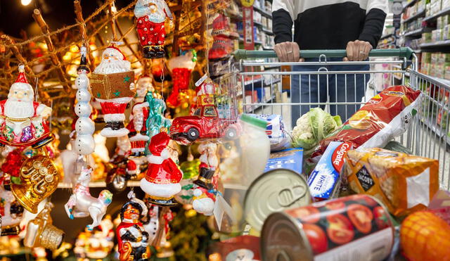 Los horarios de los supermercados en Florida pueden variar considerablemente, especialmente durante festivos como el Día de Acción de Gracias y Navidad. Foto: composición LR/Freepik/ 65ymas