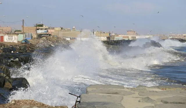 La Marina de Guerra califica la intensidad de las olas de acuerdo a la energía con la que golpean la costa. Foto: Andina.