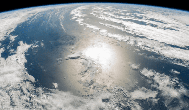 Las nubes se forman en la capa más baja de la atmósfera de la Tierra. Foto: NASA