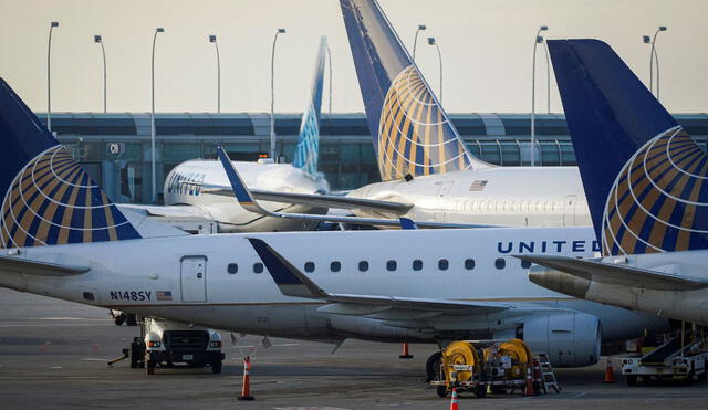 Un Boeing 737 MAX 8 de United Airlines estuvo en el Aeropuerto de Renton el 25 de enero de 2024. Foto: CBS