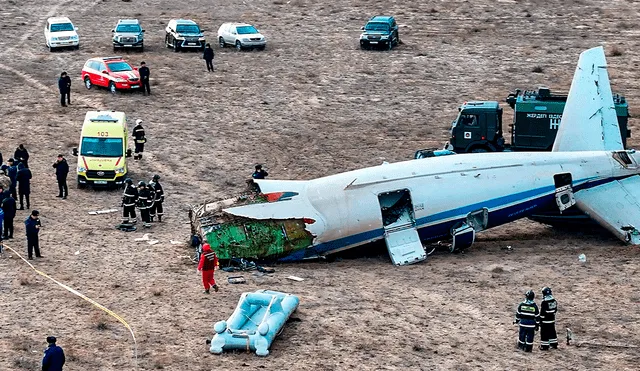 Un misil ruso tierra-aire causó el accidente del vuelo 8243 de Azerbaijan Airlines, que resultó en 38 muertes. La aeronave se encontraba en una actividad aérea con drones al momento de la tragedia. Foto: Abc7