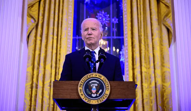 Este ataque, calificado por Joe Biden como "indignante", busca interrumpir el acceso de los ucranianos a servicios esenciales como la calefacción y la electricidad en medio del invierno. Foto: AFP