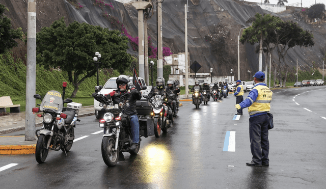 Motociclistas podrán desplazarse por el circuito de playas de la Costa Verde gracias al plan piloto que se evaluó. Foto: Andina.