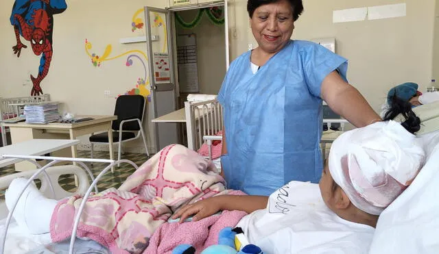 Atención. La médico Marga Callupe lleva casos críticos en el hospital del Niño de Breña.