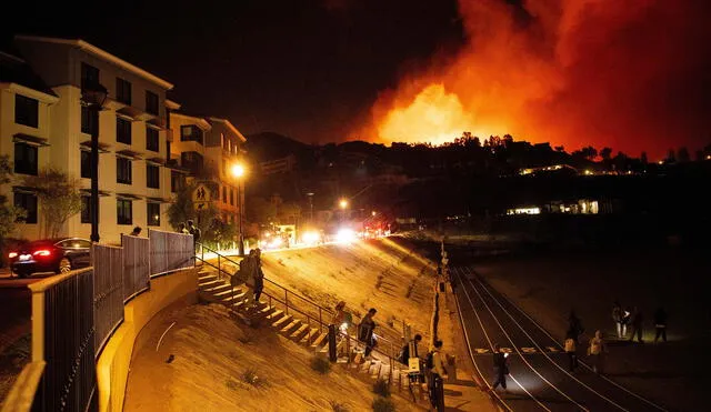 Este incendio generó una amplia cantidad de fuego que se dispersó en los alrededores de Los Ángeles. Foto: La Opinión