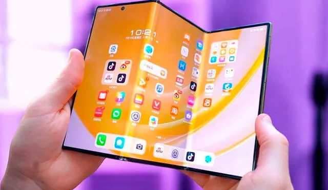 Así luce el Huawei Mate XT Ultimate Design. Foto:  ASBYT/captura de YouTube