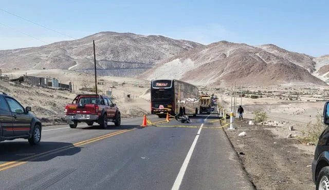 Un motociclista falleció la madrugada del 30 de diciembre en Arequipa tras un accidente con un vehículo que se dio a la fuga. Foto: PNP de Carreteras