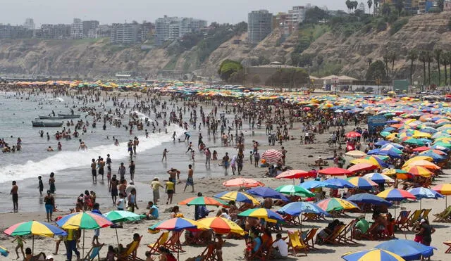 Miles de limeños planean visitar las playas de la Costa Verde durante las celebración de Año Nuevo 2025. Foto: Andina