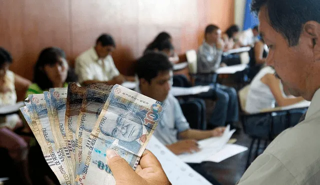 Este incremento, que forma parte de la Ley Nº 32148, implica que el sueldo de los maestros alcanzará S/3.300 y S/6.711 según la escala magisterial, beneficiando a diversos grupos docentes. Foto: composición LR.   