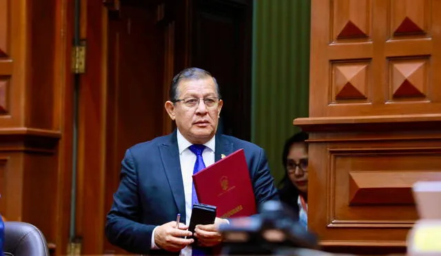 Viaje en plena crisis. Presidente del Congreso, Eduardo Salhuana, fue invitado por la República Popular China.