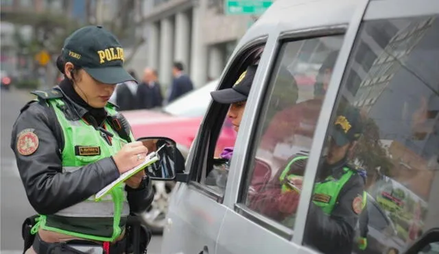 El SAT reveló que las multas más frecuentes incluyen el uso indebido de la bocina, mal estacionamiento y desobediencia a señales de tránsito. Foto: Andina