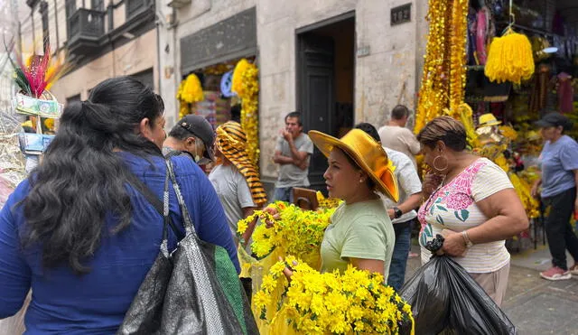 Cábala. Muchas personas buscaban las prendas amarillas.