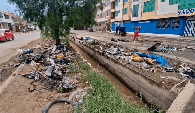 "La basura que arrojan a la acequia genera este problema y no es la primera vez que sucede", manifestó una vecina. Foto: difusión