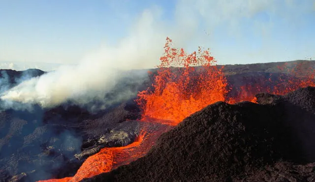 Los volcanes que erupcionan genera el rompimiento de placas que pueden desprenderse con fuego. Foto: CDN