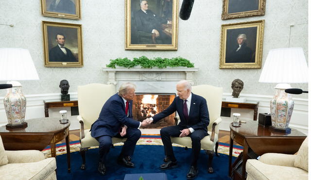 Trump y Biden en la Casa Blanca. Los analistas políticos no saben si tomar en serio los anuncios del primero. Foto: AFP