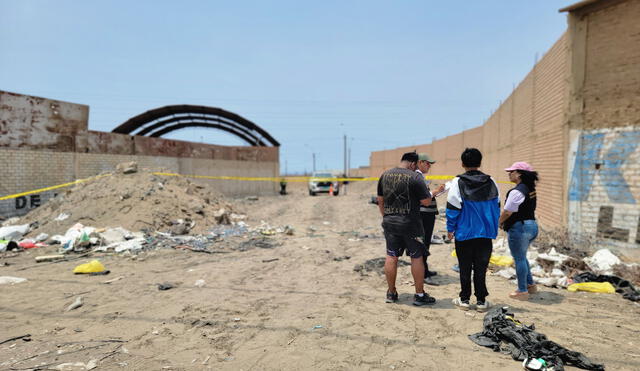 Familiares del joven desaparecido en Ventanilla se han acercado para identificar el cuerpo. Foto: Mirian Torres/La República