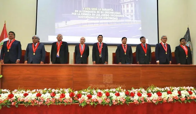 Durante su discurso, propuso medidas para mejorar la transparencia y celeridad en los procesos judiciales.