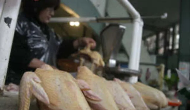 El precio del pollo en los mercados mayoristas de Lima Metropolitana está regulado. Foto: Pedro Abad/LR