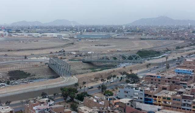 Puentes tubulares de ingreso y salida al nuevo aeropuerto Jorge Chávez. Foto: John Reyes