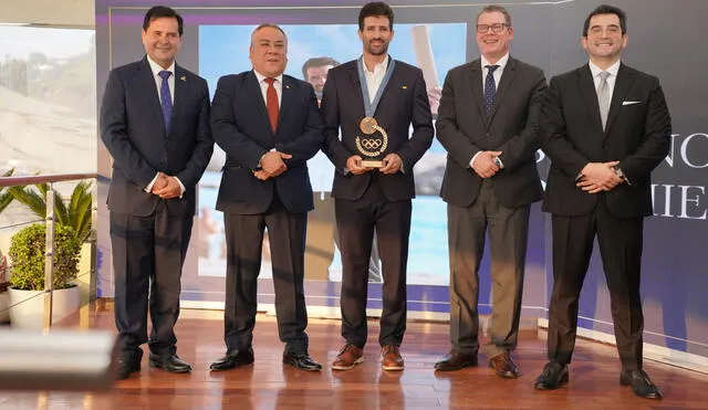 Peschiera con las autoridades del Estado y el deporte peruano. Foto: COP