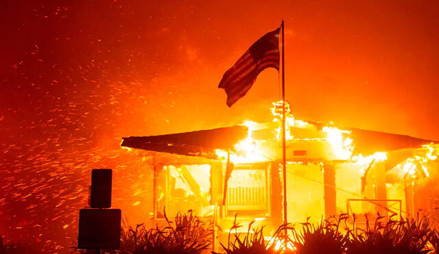 Los incendios han provocado la suspensión de eventos importantes en la industria, dejando en suspenso la temporada de premios y afectando tanto a residentes como a figuras públicas. Foto: Univisión