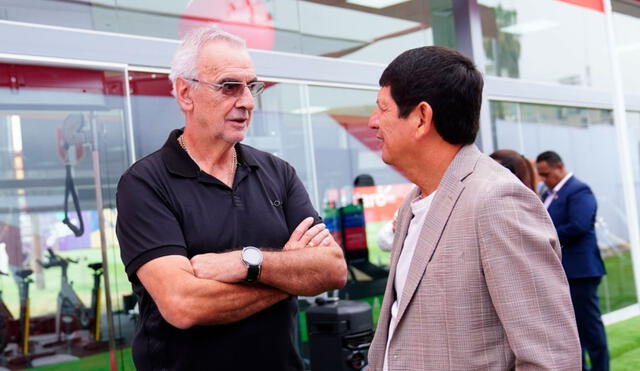 Agustín Lozano convocó a Jorge Fossati a la selección peruana tras su campeonato con Universitario. Foto: FPF